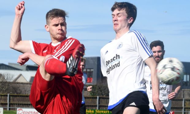 Deveronvales Grant Noble takes on Nairn's Kenny McKenzie.