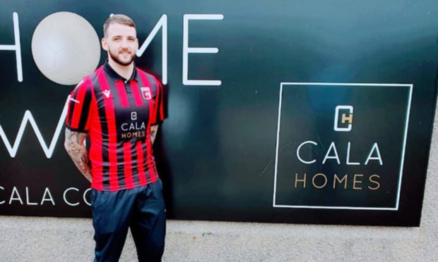 Inverurie Locos have announced the signing of defender Kieran Adams from Bridge of Don Thistle
