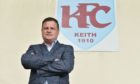 Keith主席Andy Troup欢迎Brechin City到高地联赛。图片杰森篱吉斯