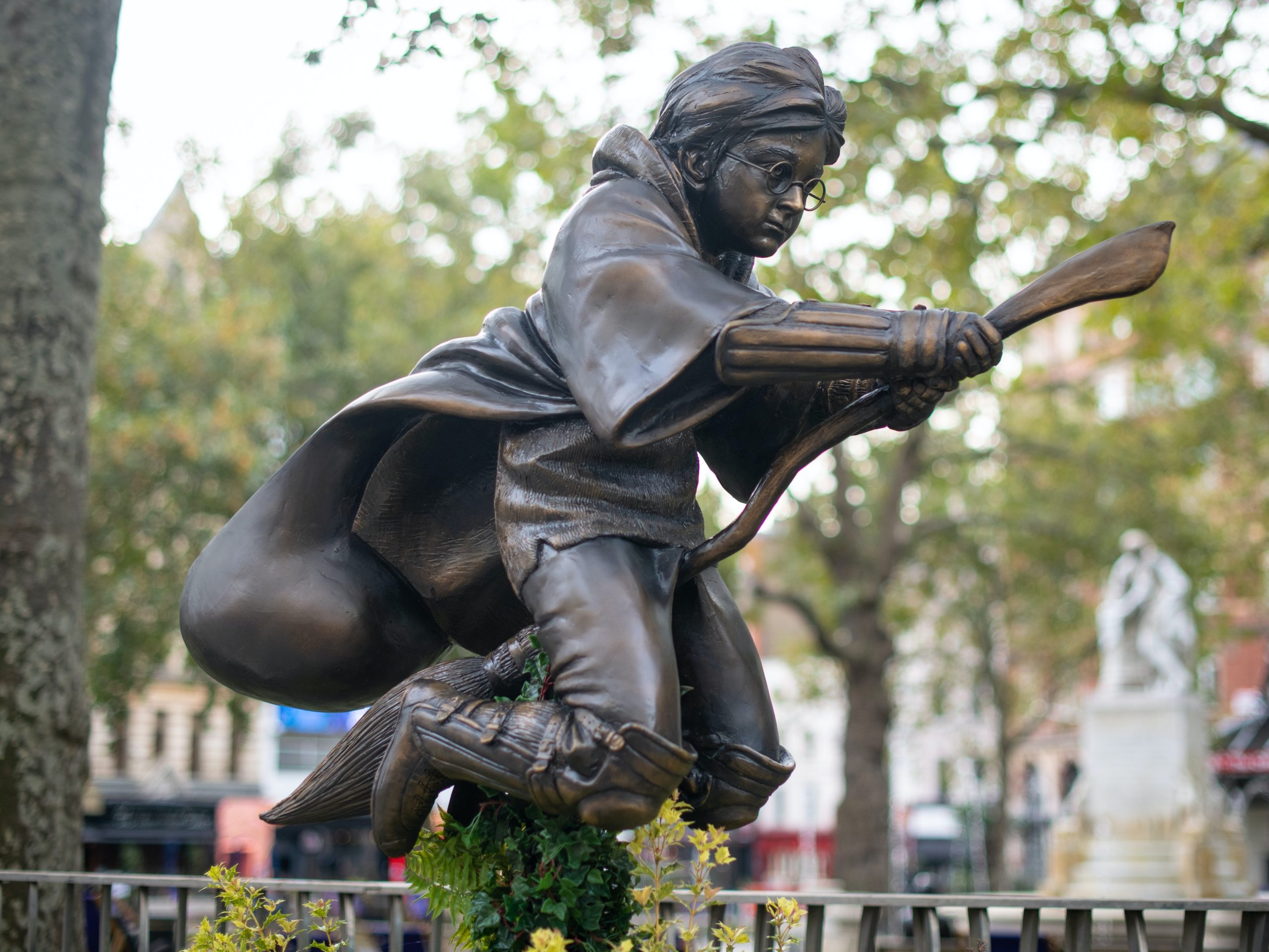 Harry Potter statue unveiled in London's Leicester Square ...