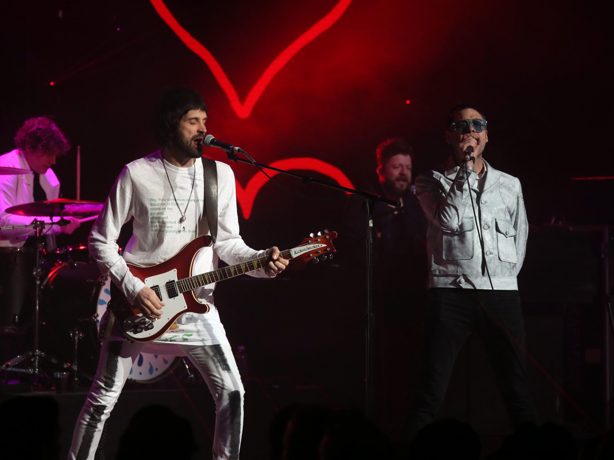 Kasabian pay tribute to their 'irreplaceable' late roadie Rick Graham - Vimarsana News