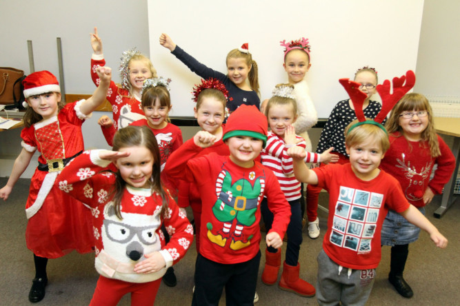 GALLERY: Christmas fun at Fintry community centre - Evening Telegraph