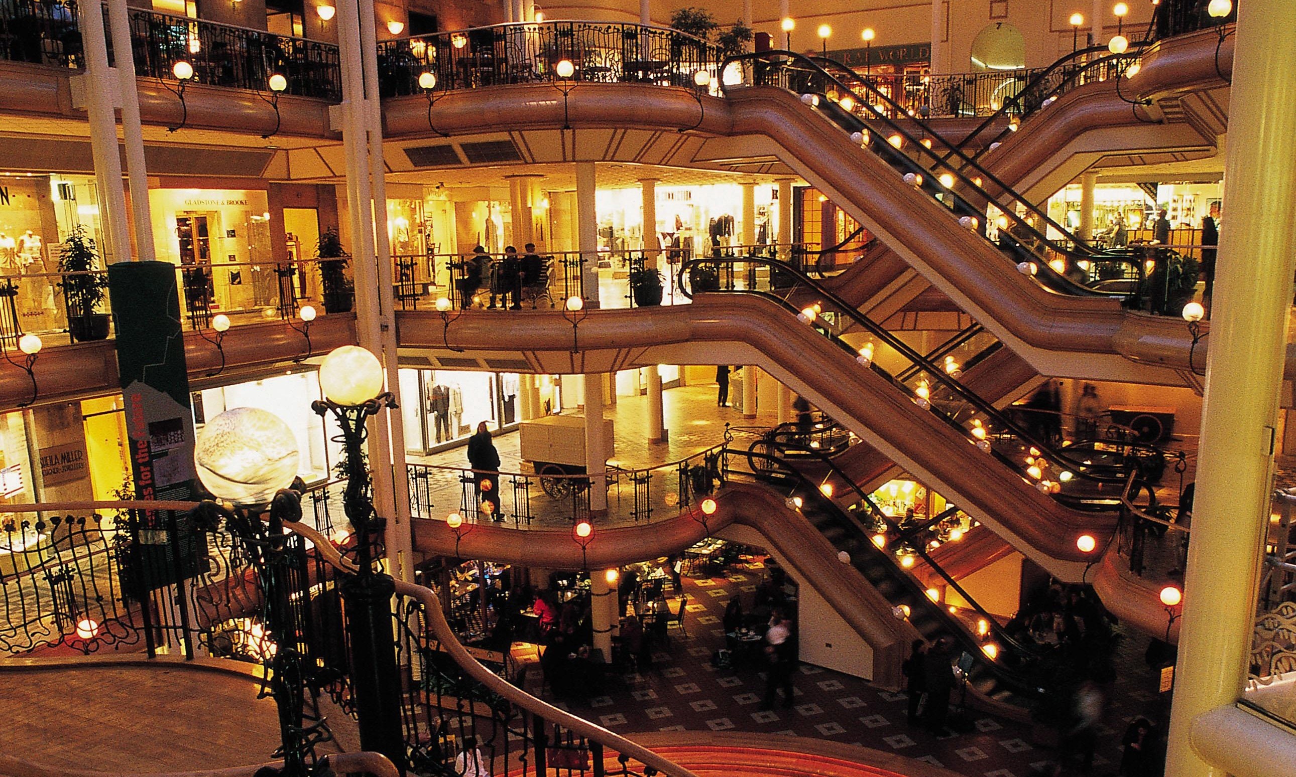 Man suffers serious injuries after attack in Glasgow shopping centre ...