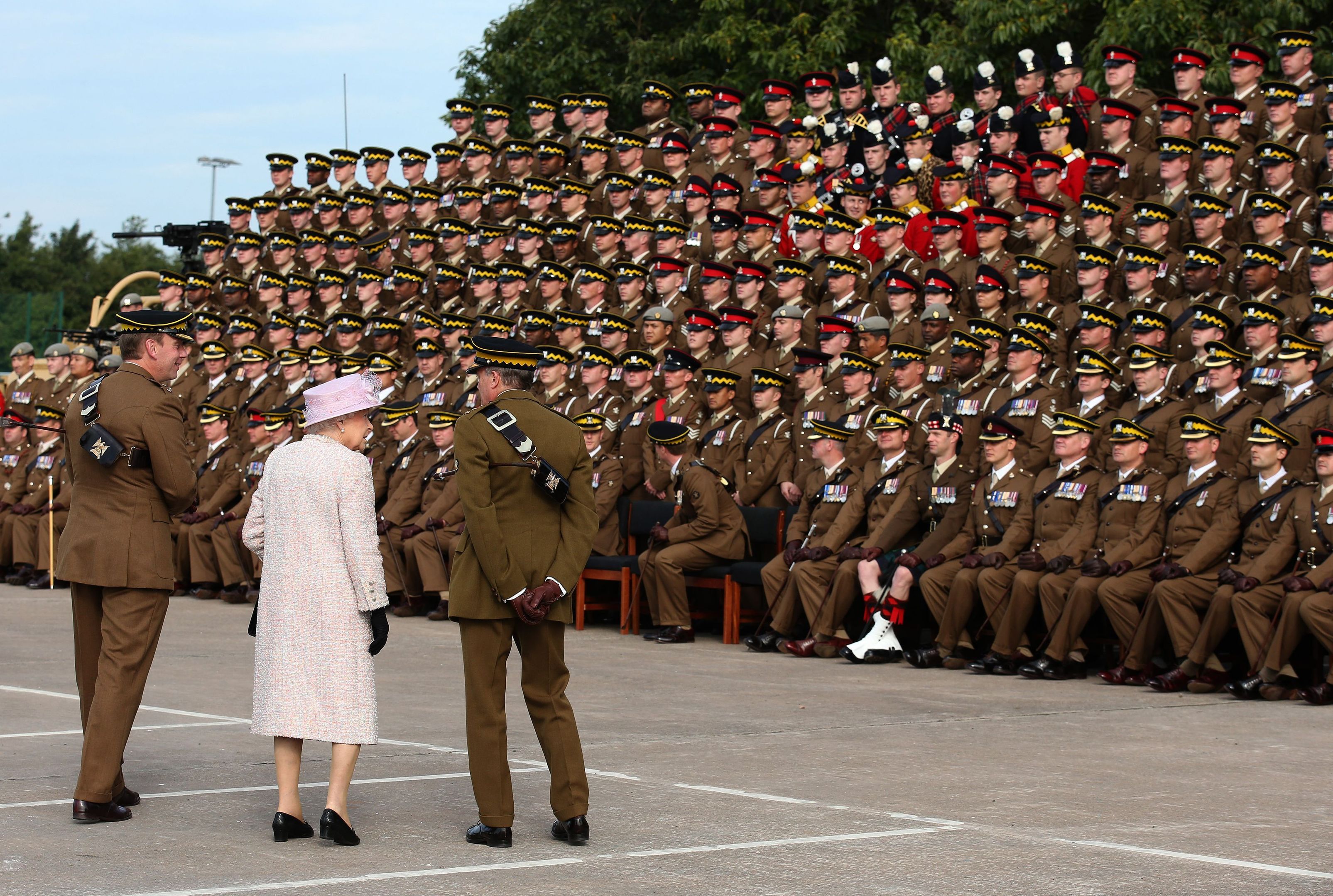 Queen meets Royal Scots Dragoon Guards at new Leuchars barracks ...