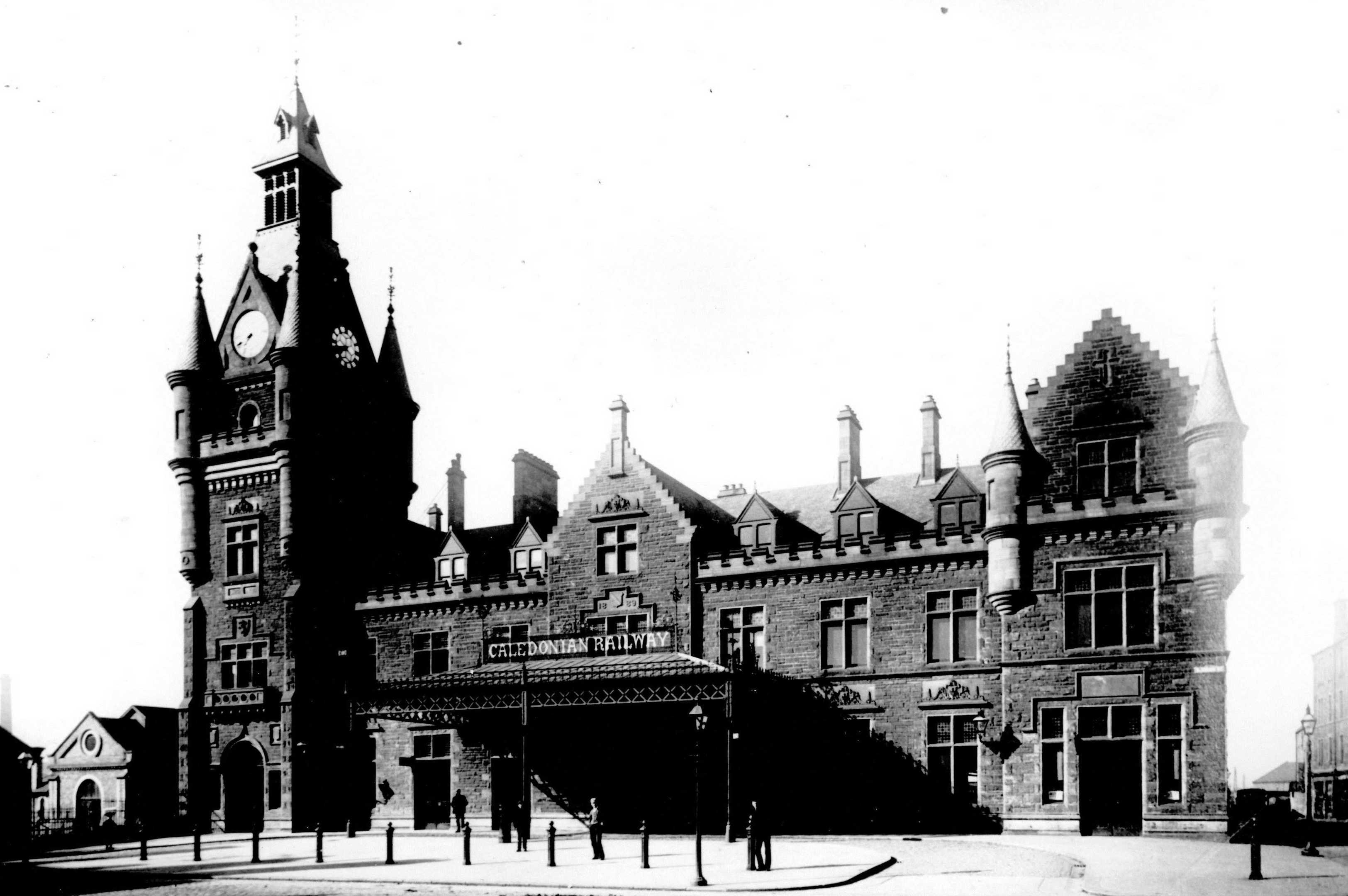 The spectacular Dundee West station building