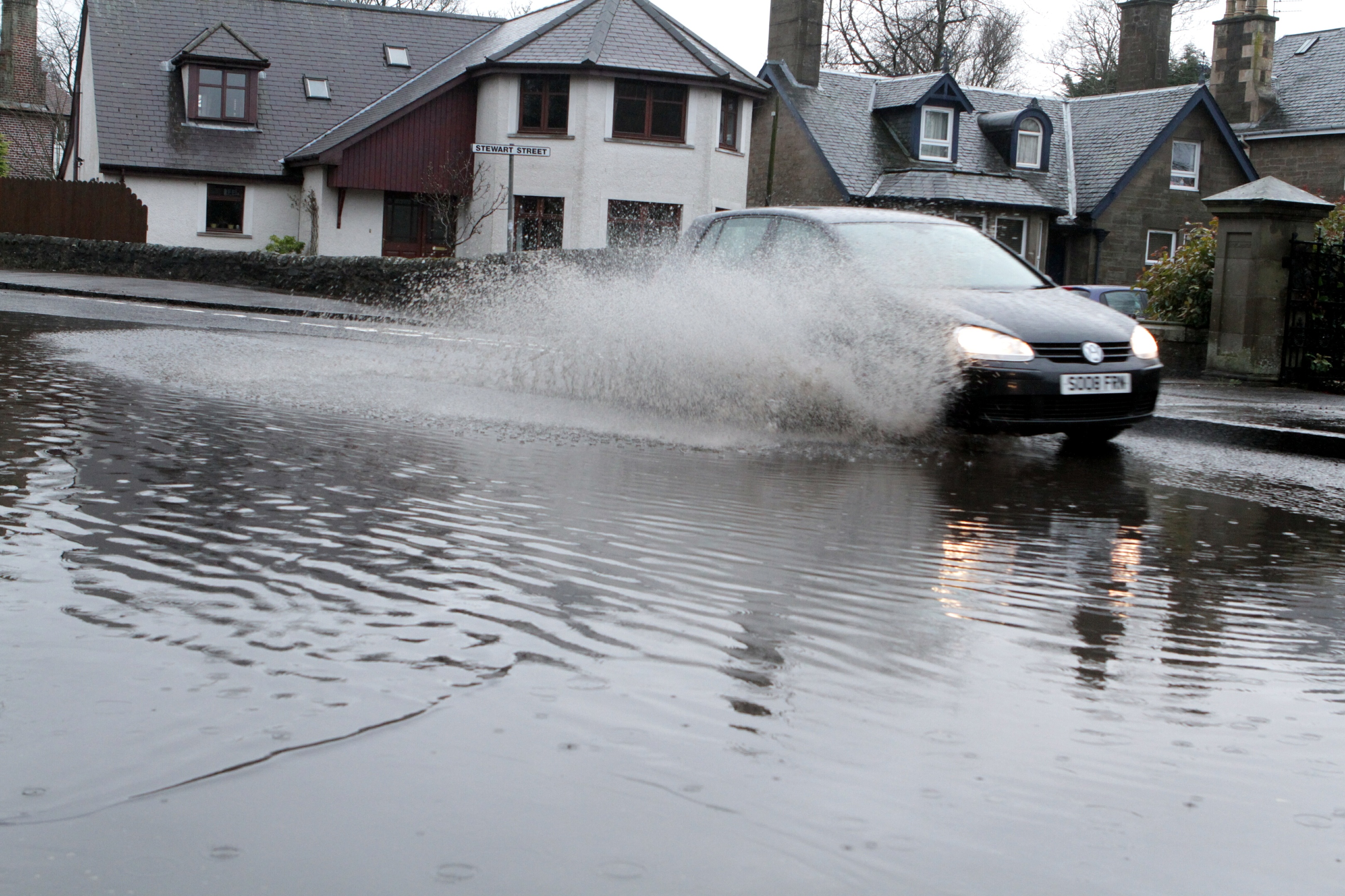Dundee weather Rain set to dampen school holiday spirits Evening Telegraph