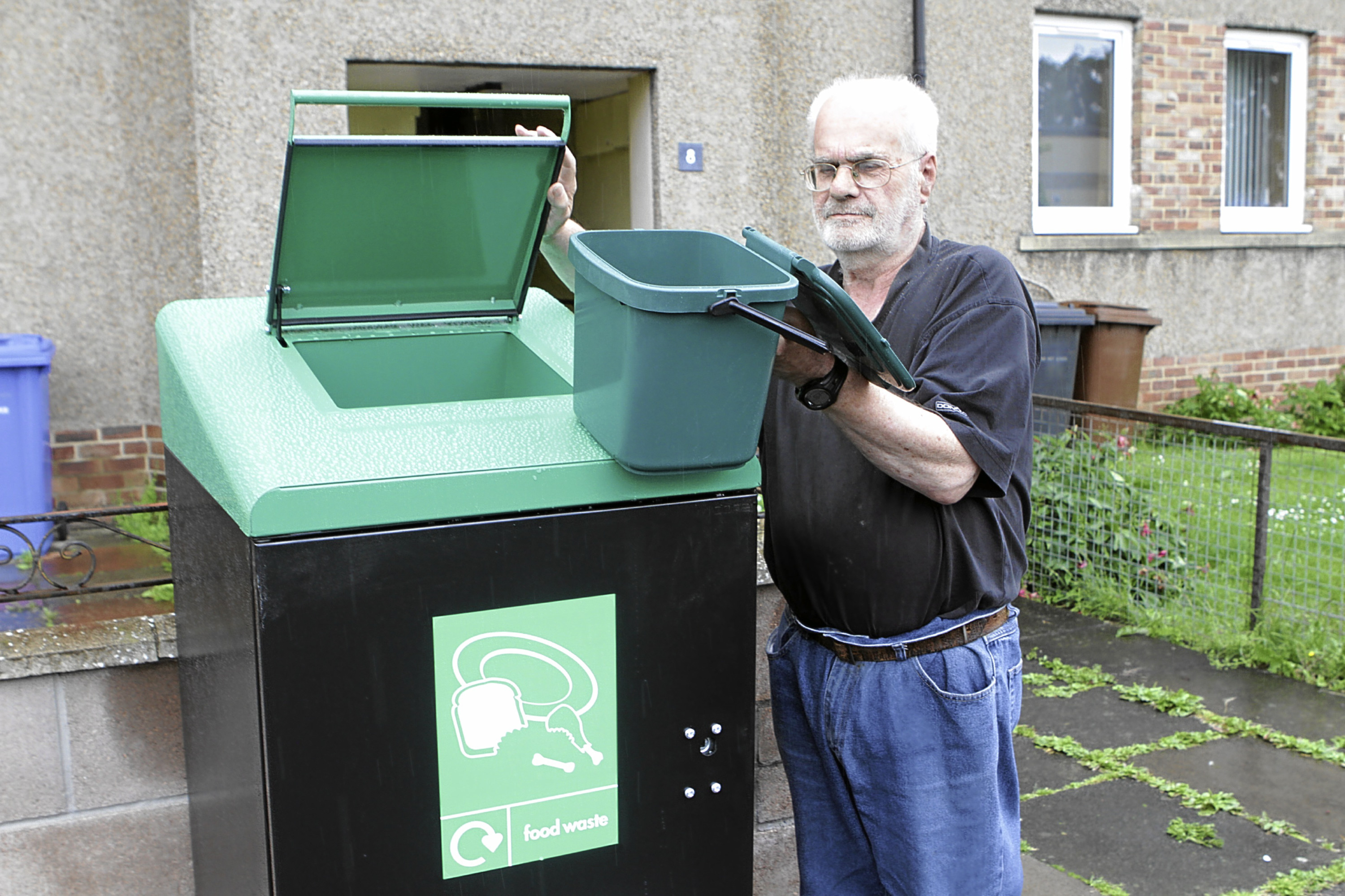 New bins given to residents in recycling drive Evening Telegraph