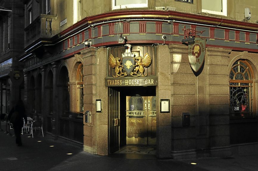 Historic Dundee pub to shut for facelift with new booths to be