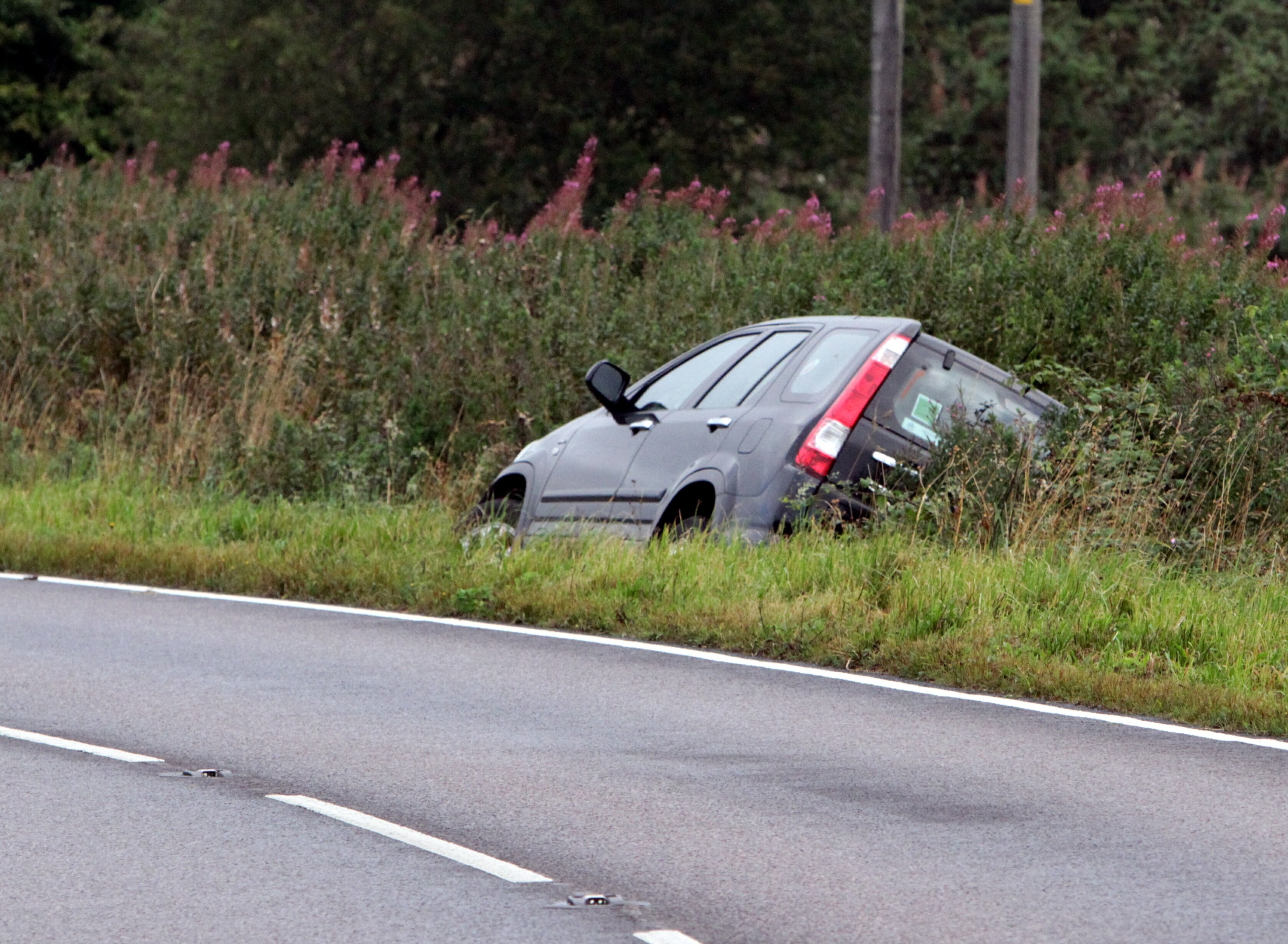 Car Leaves Road And Lands In Ditch Evening Telegraph