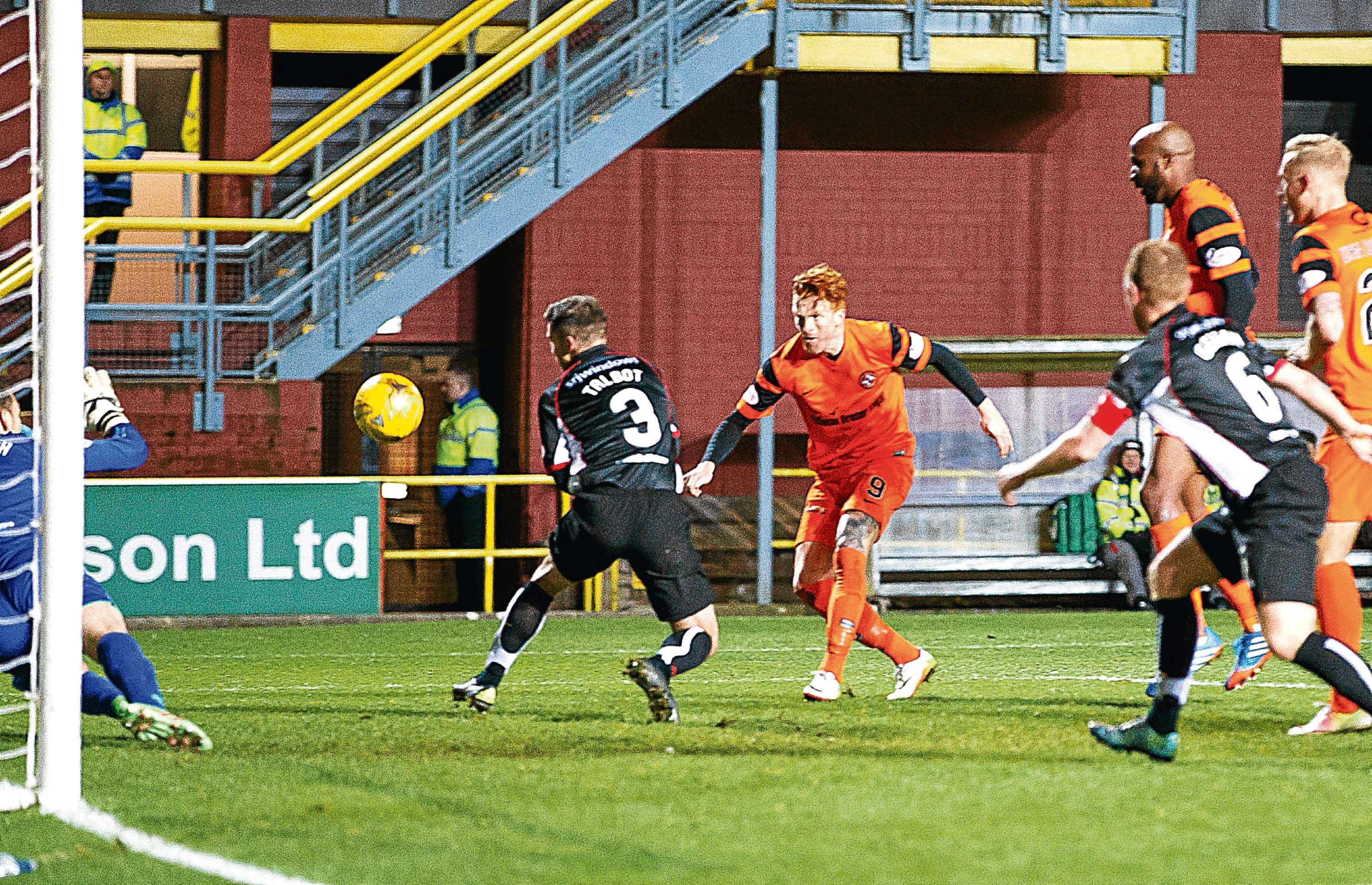 United striker Simon Murray fires in the only goal of the game in the 78th minute to see the Tangerines past a stubborn Dunfermline defence.