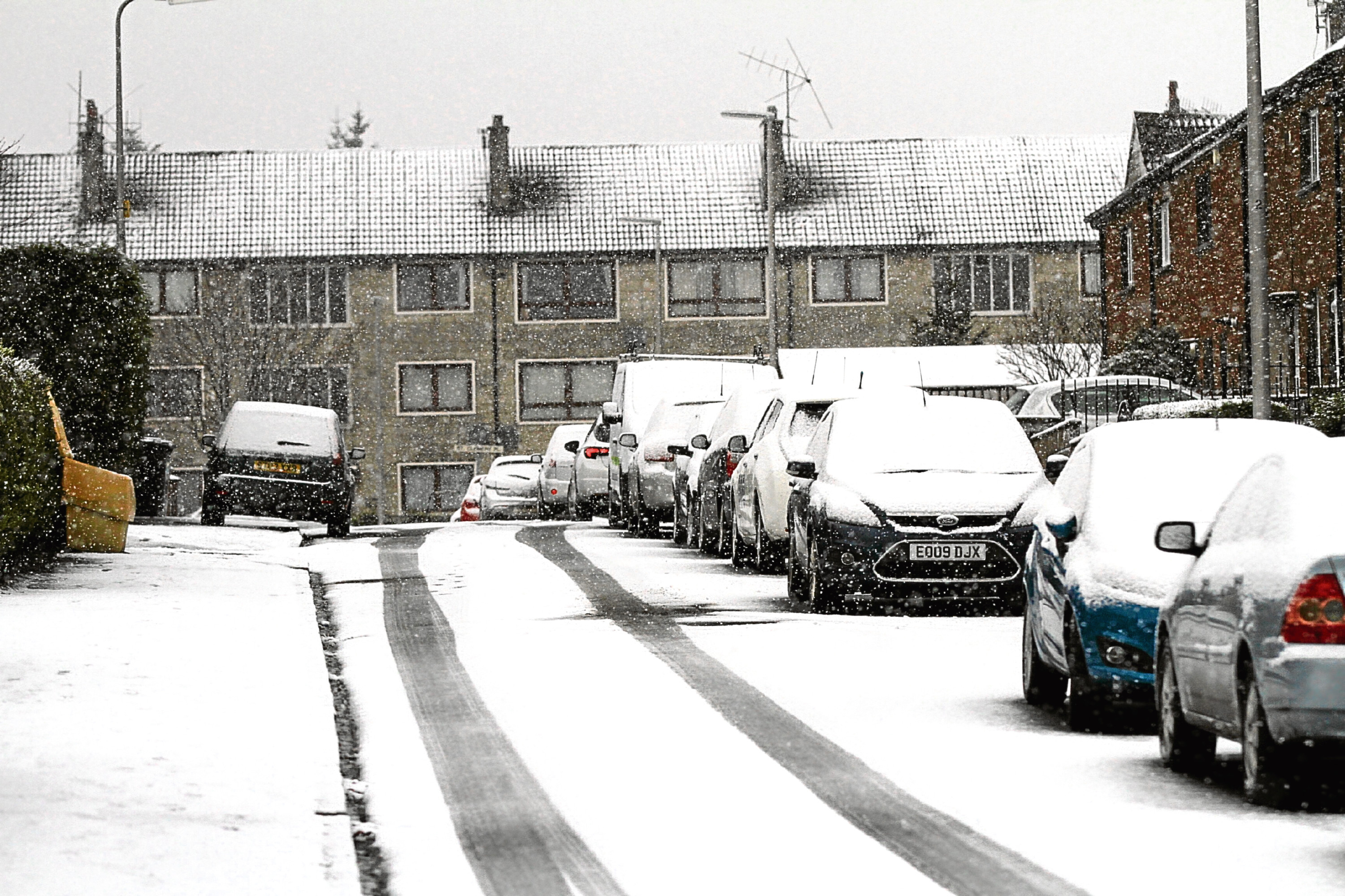 Dundee folk warned of 16 hours of snow as weather warning extended