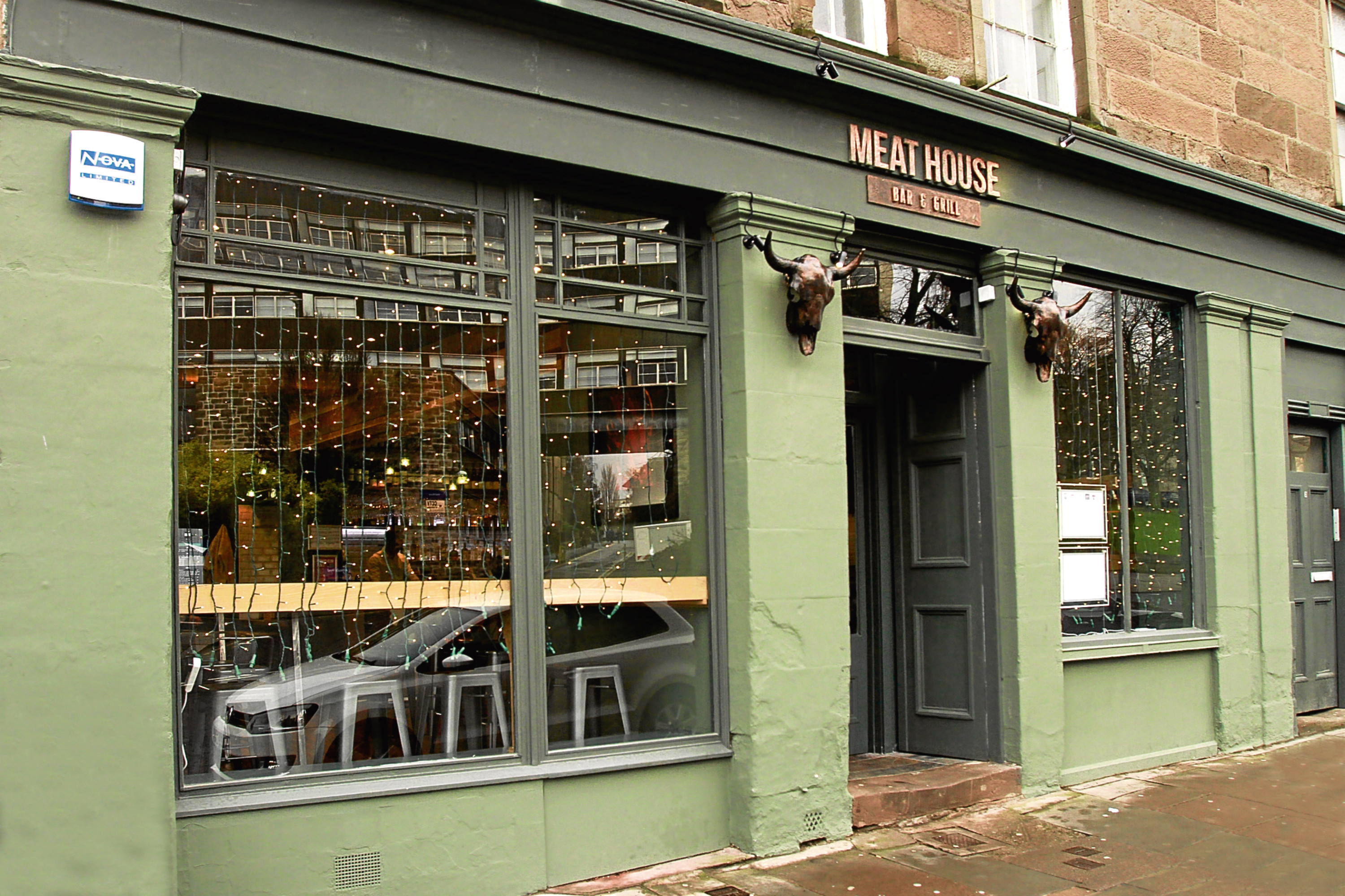 Dundee restaurants' alcohol bids opposed by local group Evening Telegraph