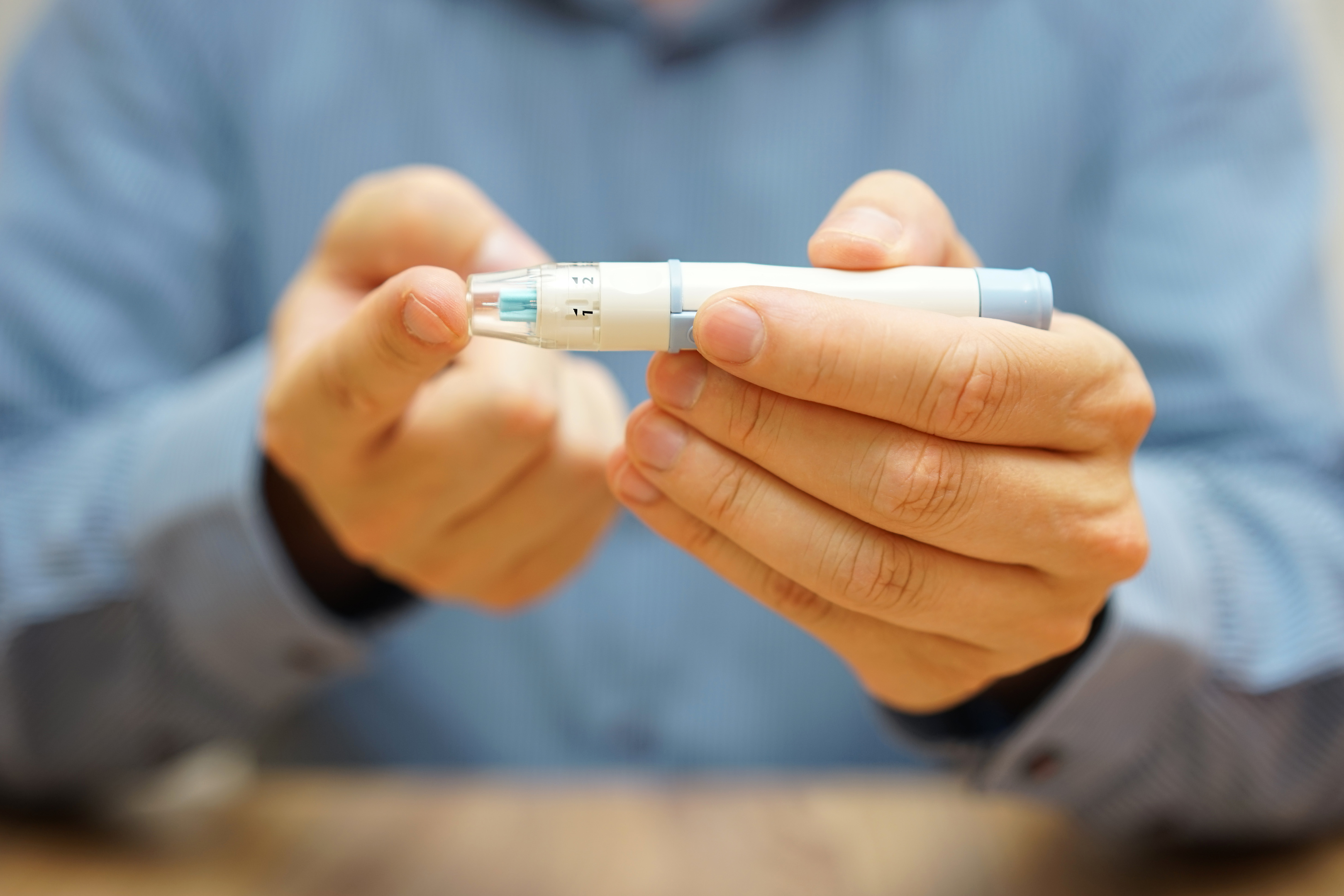 A man is measuring the level of glucose in the blood