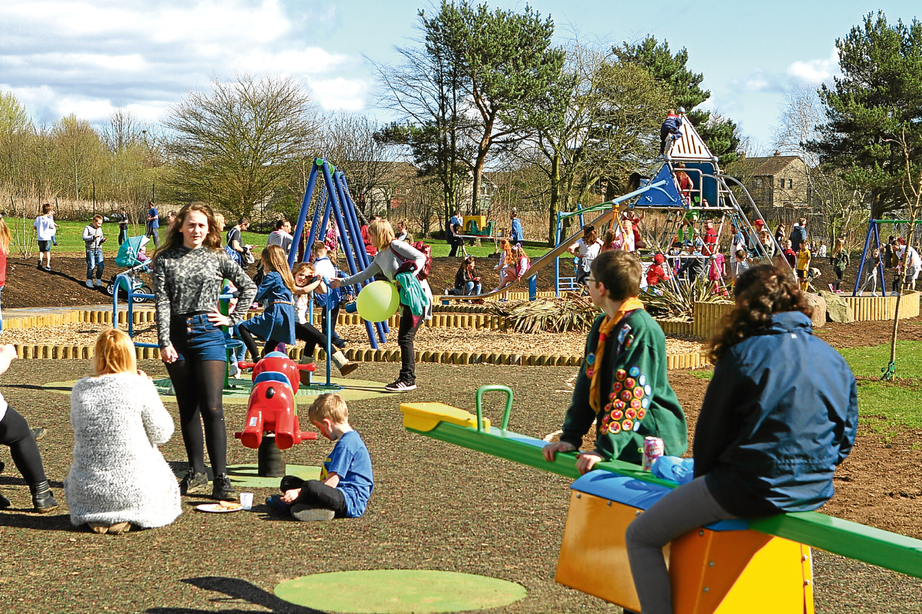 More than 1,000 flock to opening of Dundee playpark Evening Telegraph