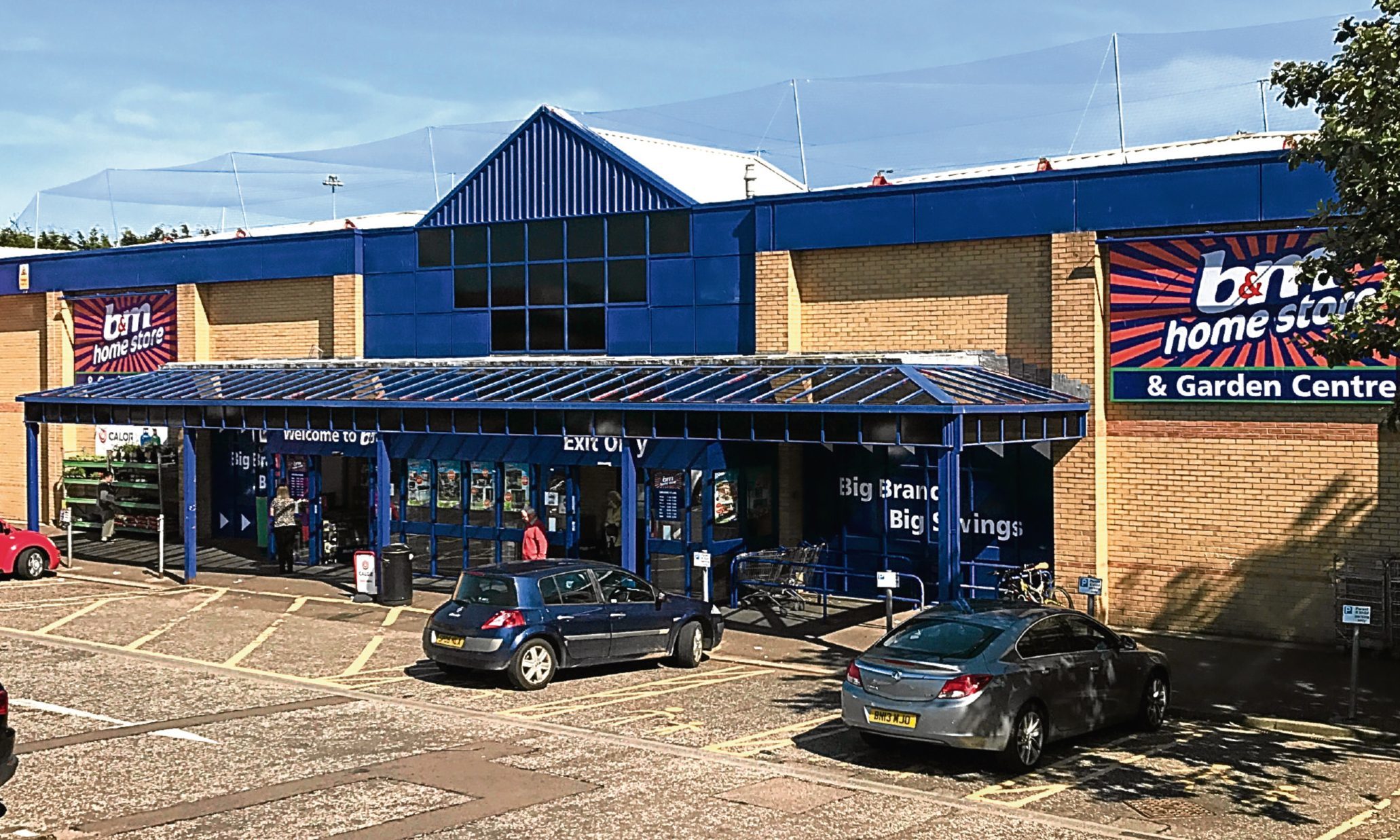 Four Women Charged After Dundee B&M 'brawl' - Evening Telegraph