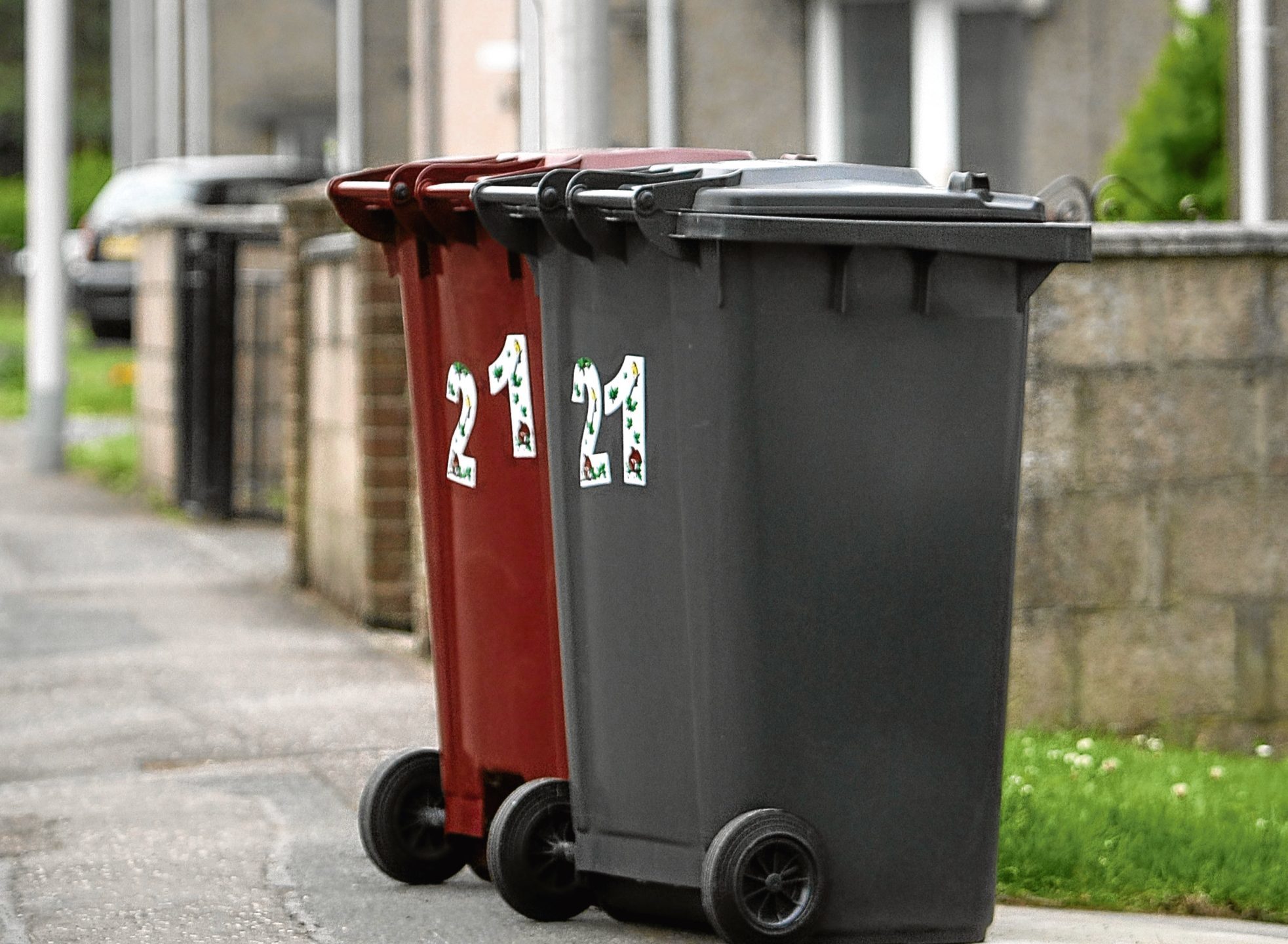Wheelie bins stolen from Dundee homes costs council more than £100k