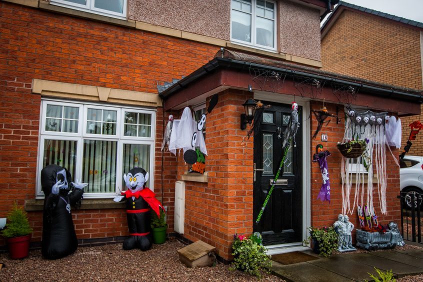 VIDEO Ghostly window projection appears in Dundee home as street gets