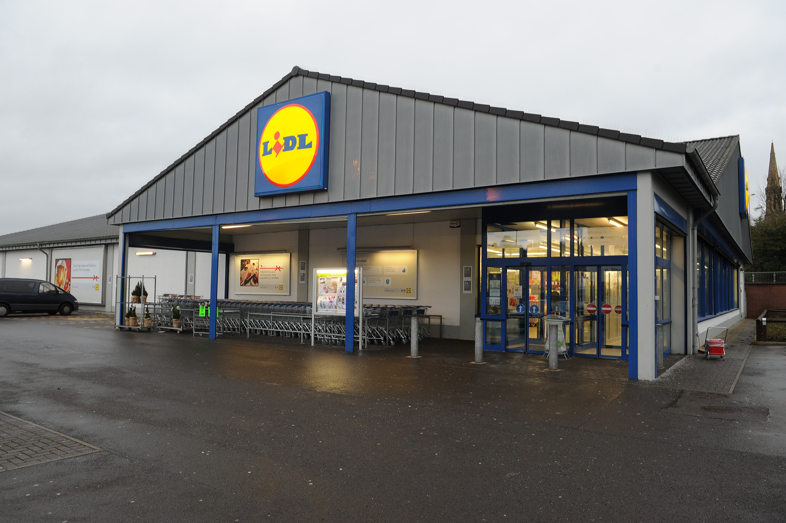 Thug who spat on Lidl staff at Dundee store 'bragged' that he had