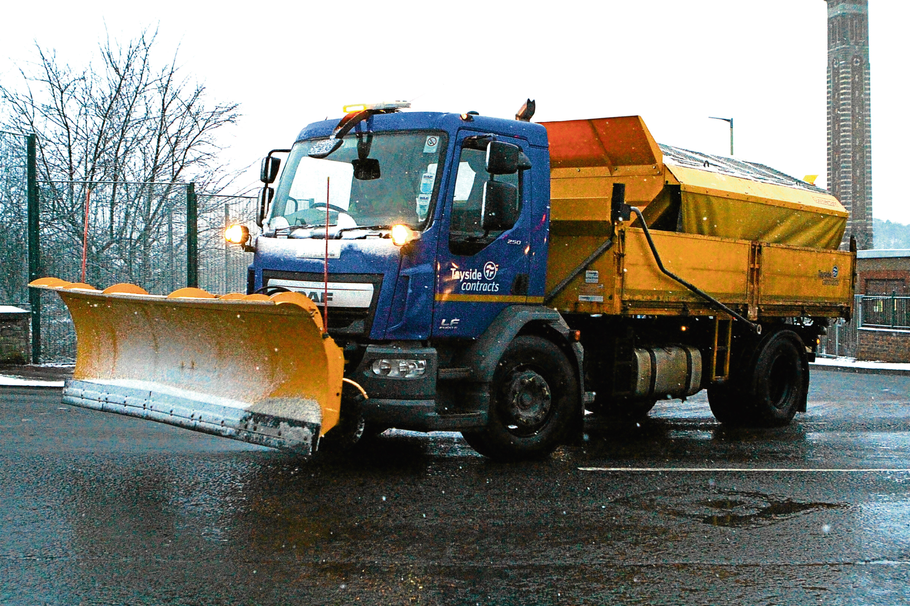 Forecaster predicts almost 1ft of snow to hit Dundee, Tayside and Fife ...