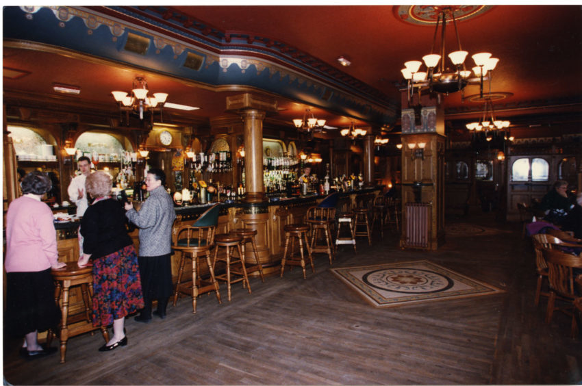 historic-dundee-pub-to-shut-for-facelift-with-new-booths-to-be