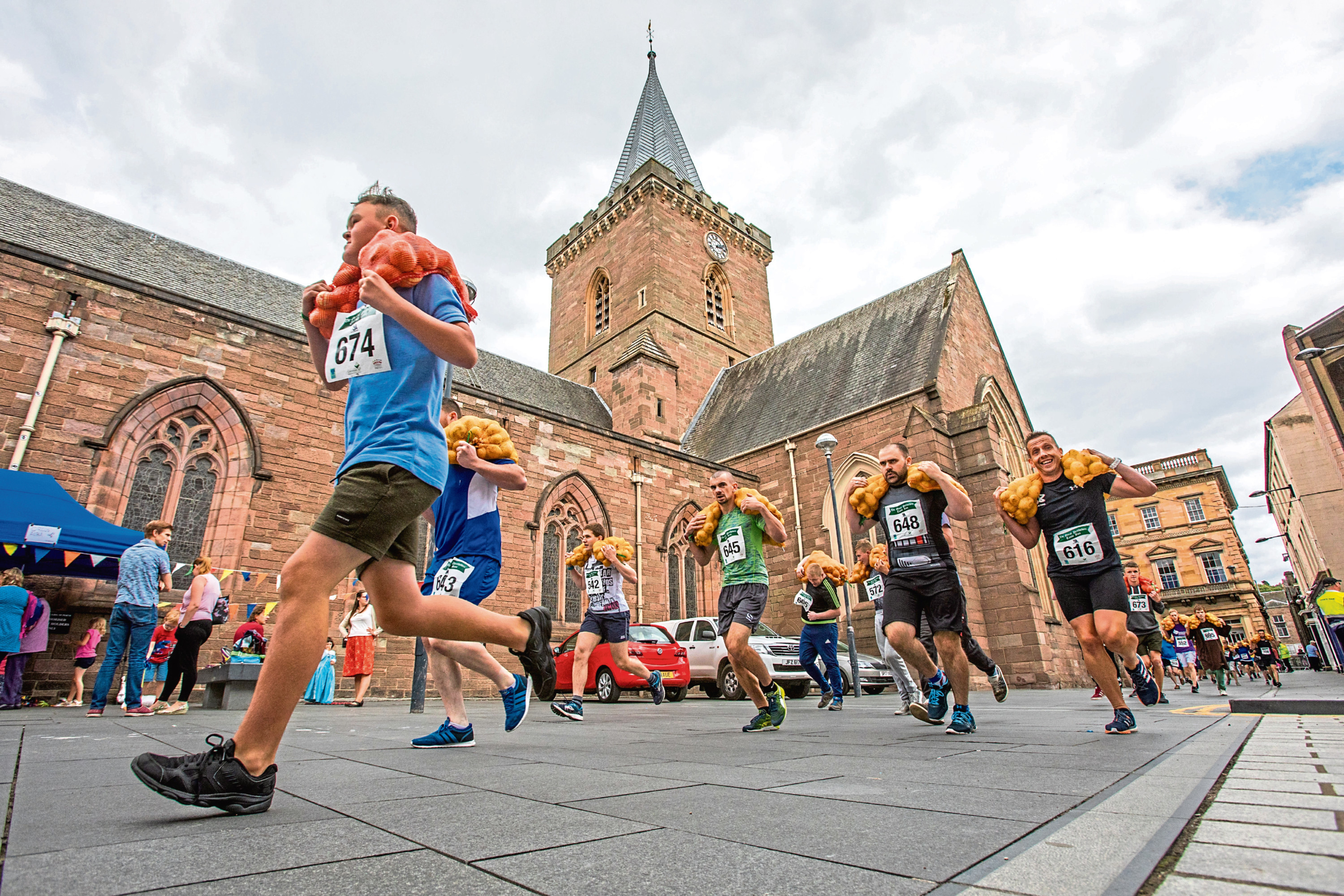 PICTURES Hundreds defy wet weather for festivals in Dundee at the
