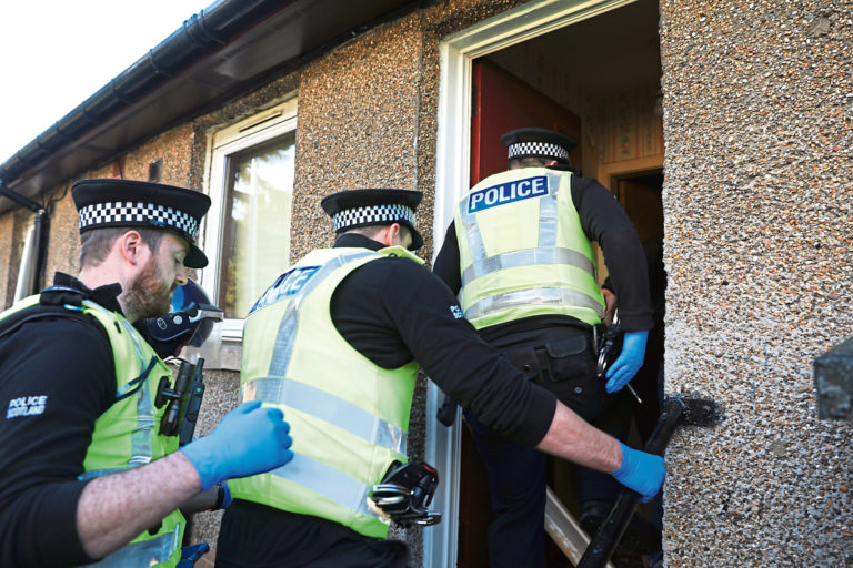 DRUGS BUSTS Witnesses Shocked To See Police Storm Dundee Multi In Crackdown Evening Telegraph