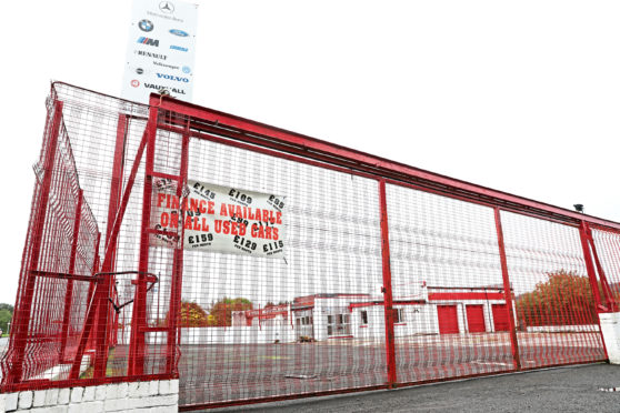 Dundee car dealer declares himself bankrupt with £325k of debt