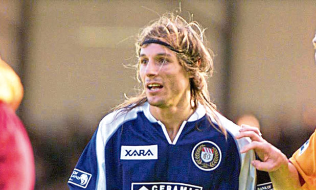 Claudio Caniggia in action for Dundee.