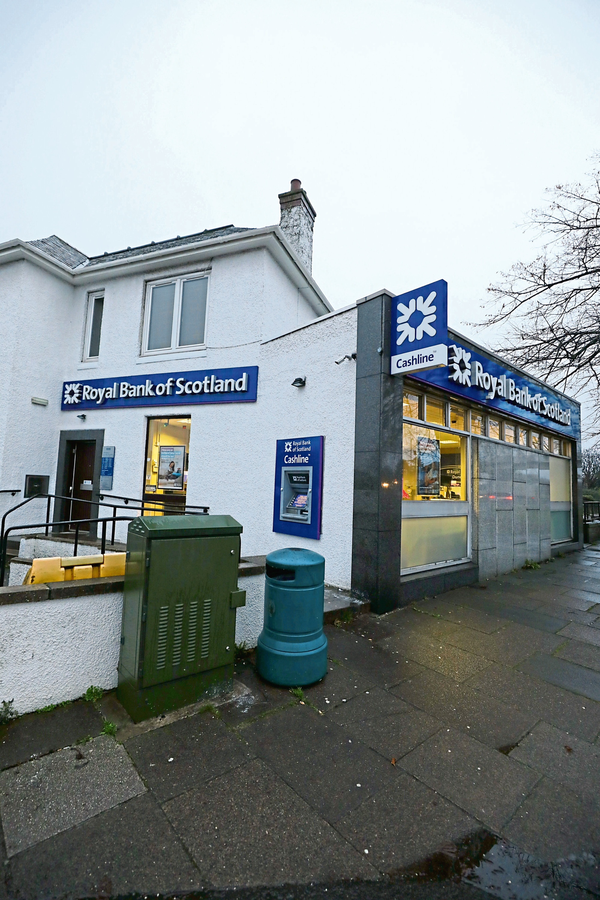 Royal Bank of Scotland staff serve customers in Dundee car ...