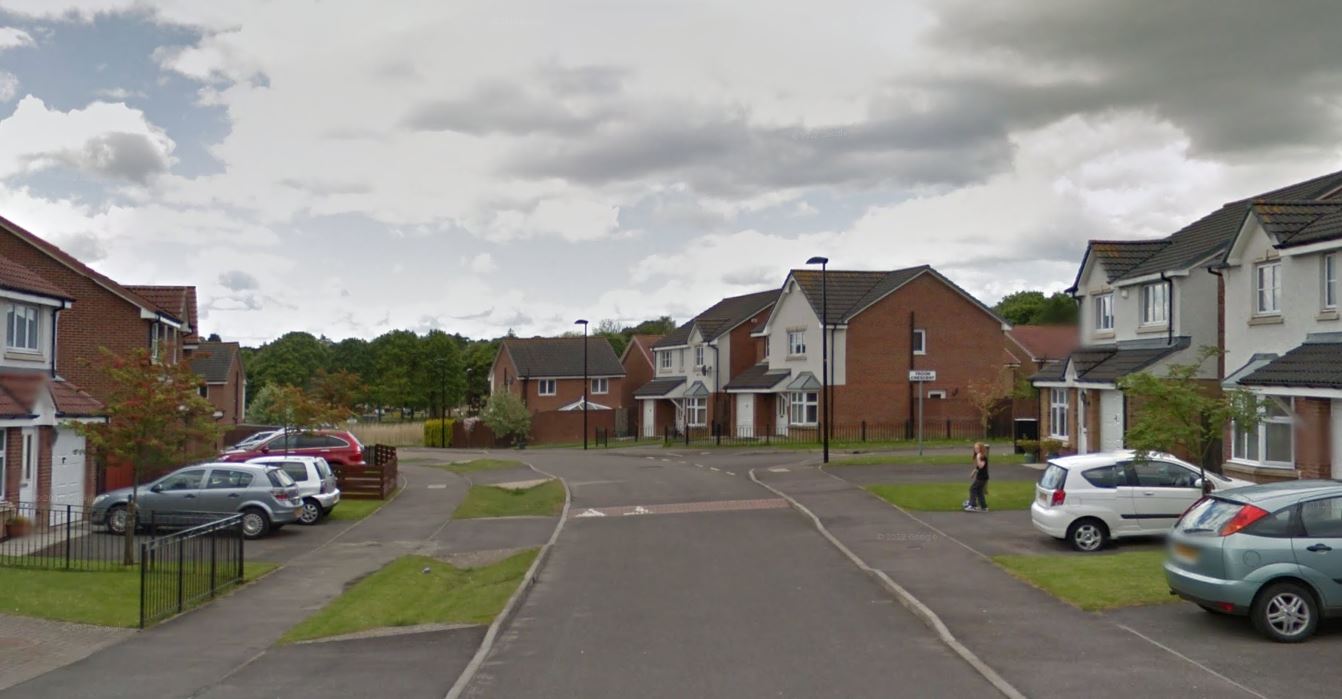 Thief climbed up drain pipe and smashed window in Dundee home breakin