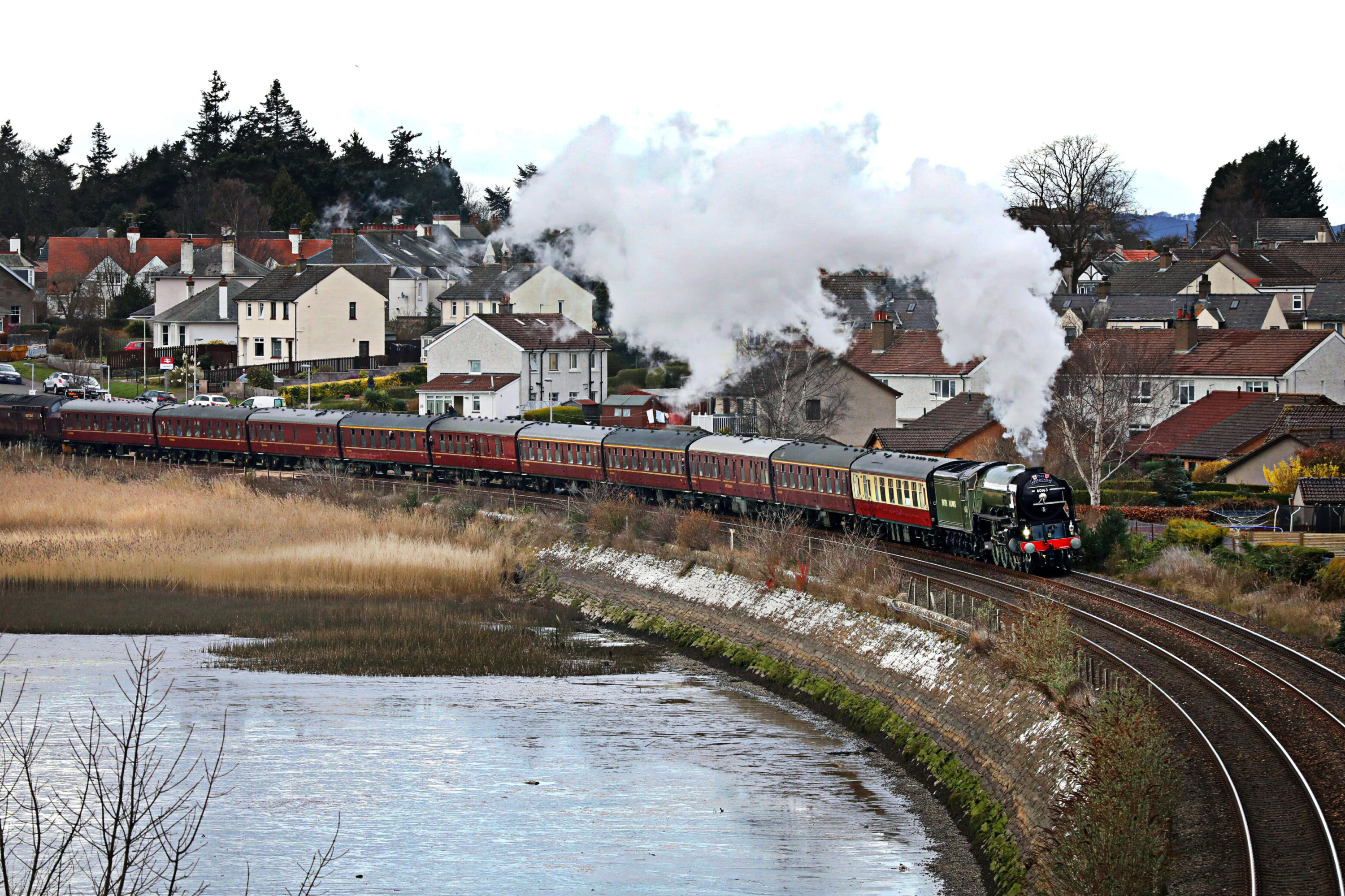 VIDEO Proud Dundee piper marks arrival of iconic Tornado steam train