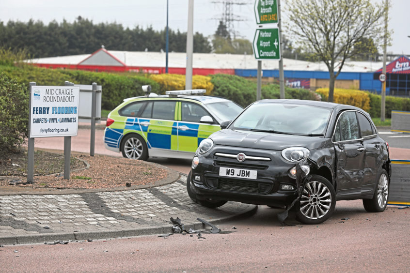 Dundee traffic disrupted by Kingsway crash after car mounts roundabout Evening Telegraph
