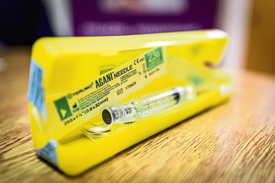 Dundee police officers to be trained in use of 'anti-overdose' Naloxone ...