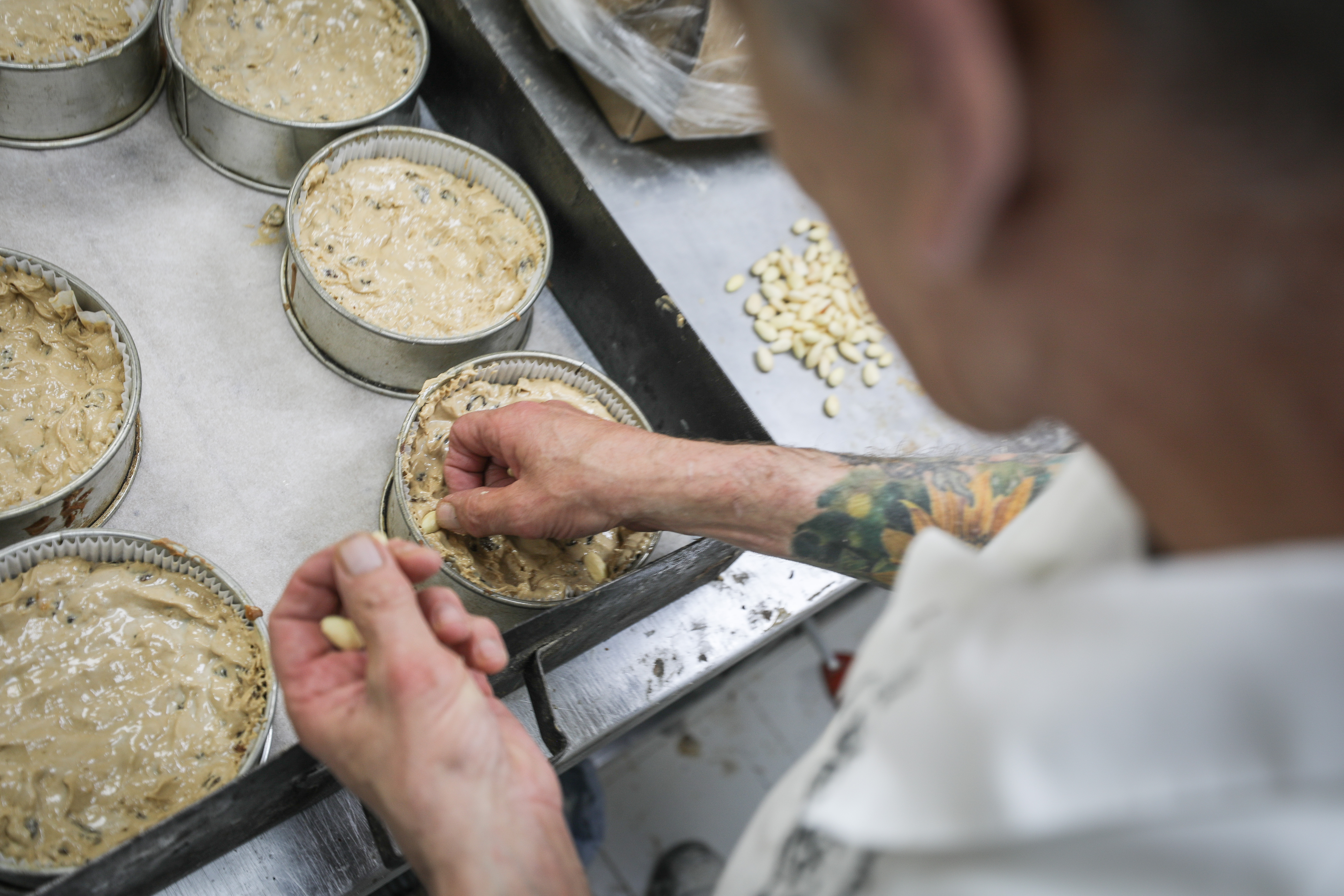 Inside Clark's Bakery Tele reporter Lindsey bakes iconic Dundee Cake