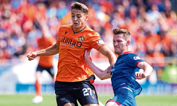 Louis Appere on the ball for United.