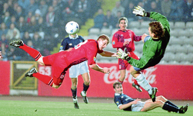 Duncan Shearer with a diving header for Aberdeen against Dundee in 1995.