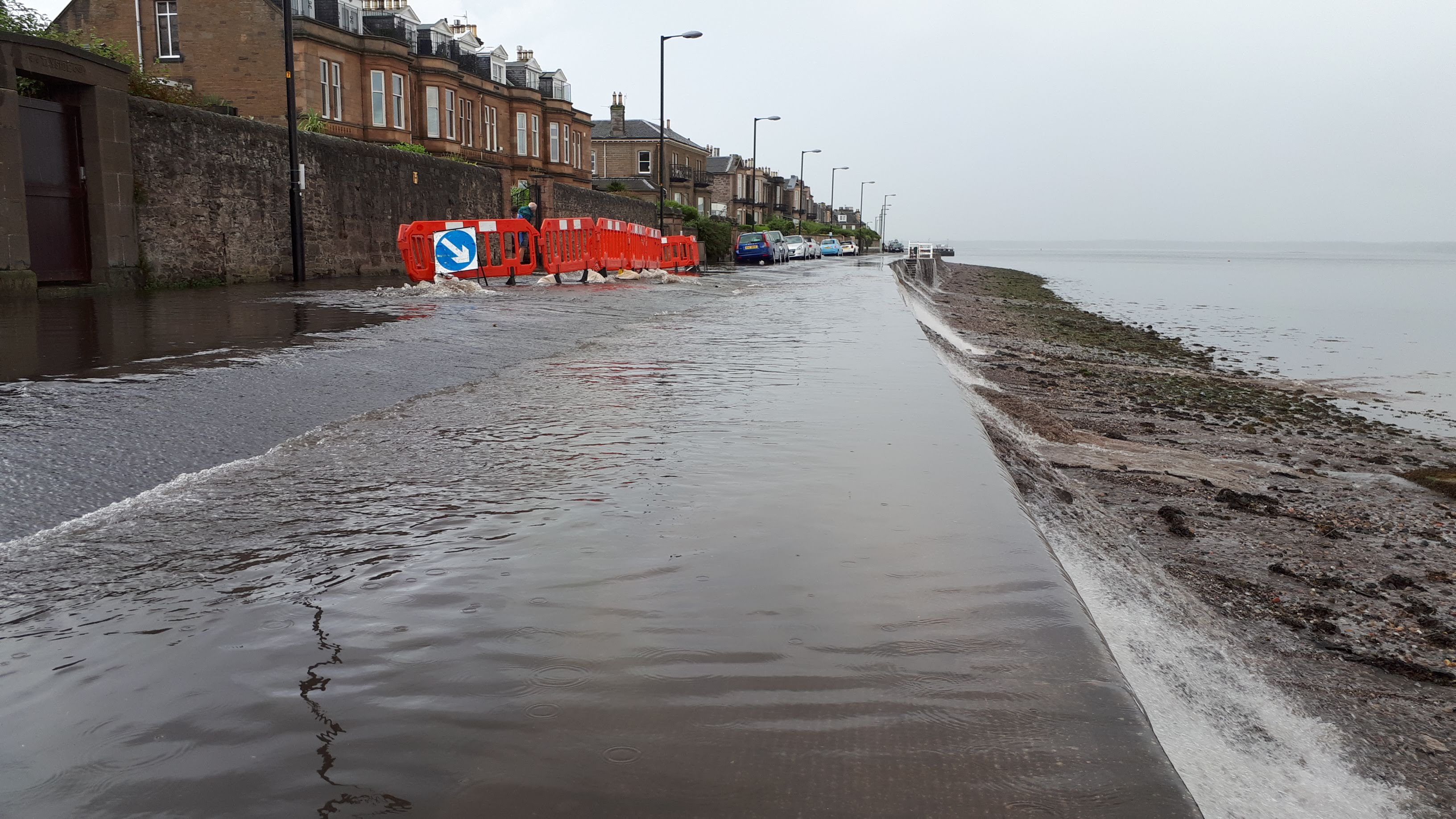VIDEO Dundee street almost undriveable as overflowing manhole causes flooding Evening Telegraph