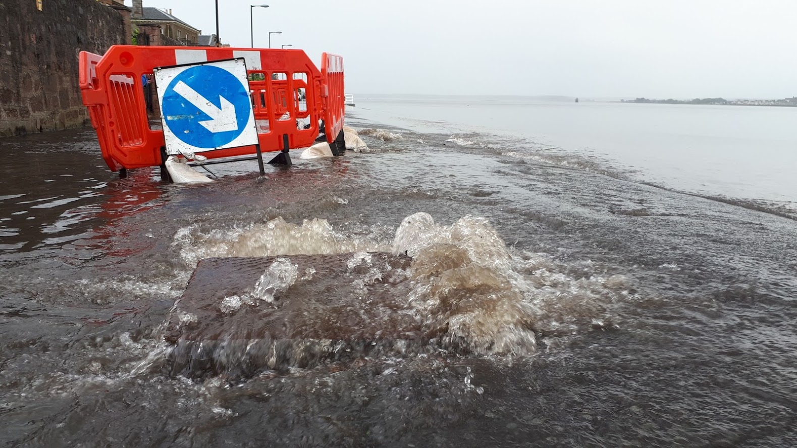 VIDEO Dundee street almost undriveable as overflowing manhole causes flooding Evening Telegraph