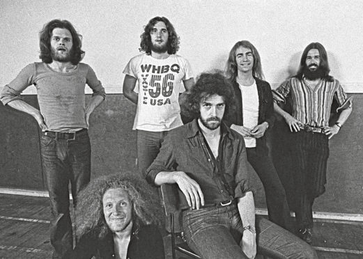 Alan Gorrie, Hamish Stuart, Robbie McIntosh, Malcolm Duncan, Onnie McIntyre and Roger Ball.