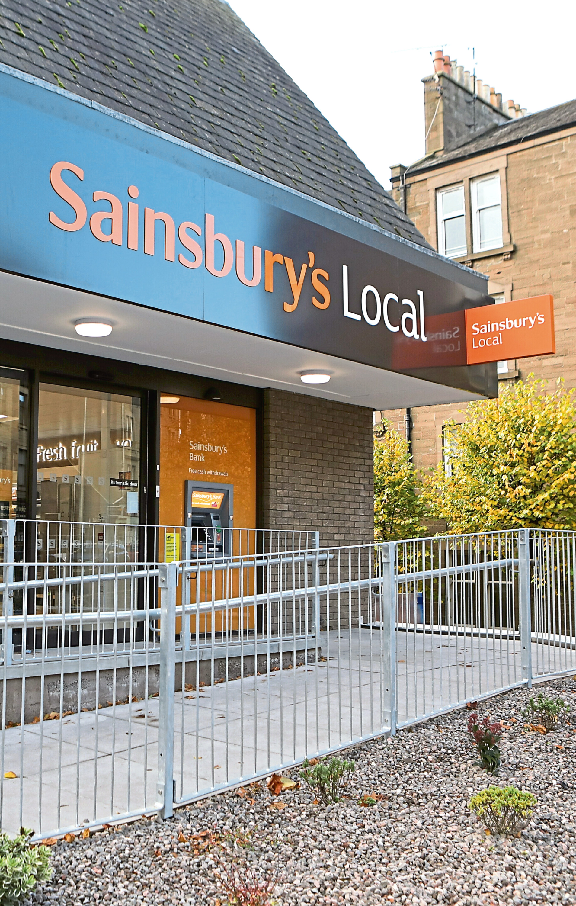 sainsbury-s-local-on-perth-road-opens-its-doors-to-the-public-evening