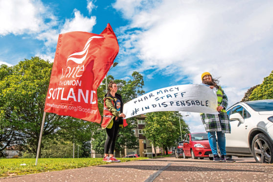 A group near the entrance to Ninewells Hospital at Charleston.