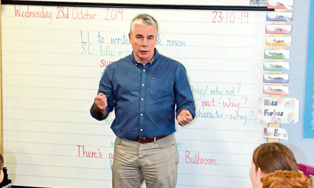 Steve Finan gives a talk to P6 children at St Clement's Primary School, Dundee.