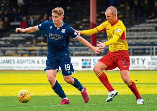 Fin Robertson holds off Kenny Miller last season.