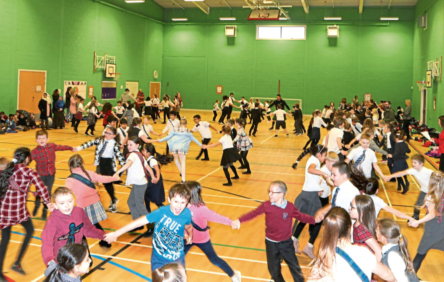 Primary school children from across Dundee take part in Scottish
