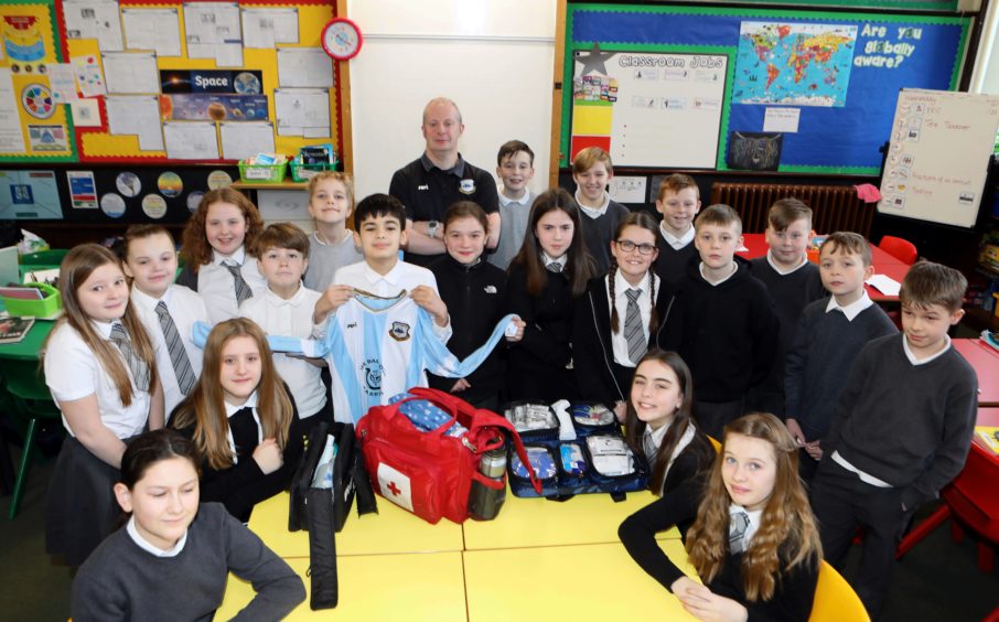 First aider for East Craigie FC gives youngsters at a Dundee primary