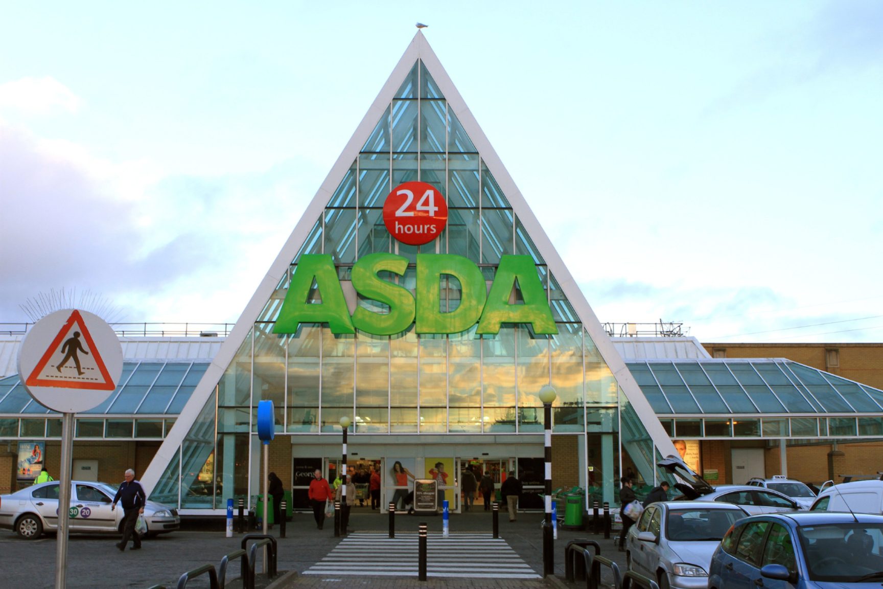 Tributes paid to Asda worker who died of suspected coronavirus