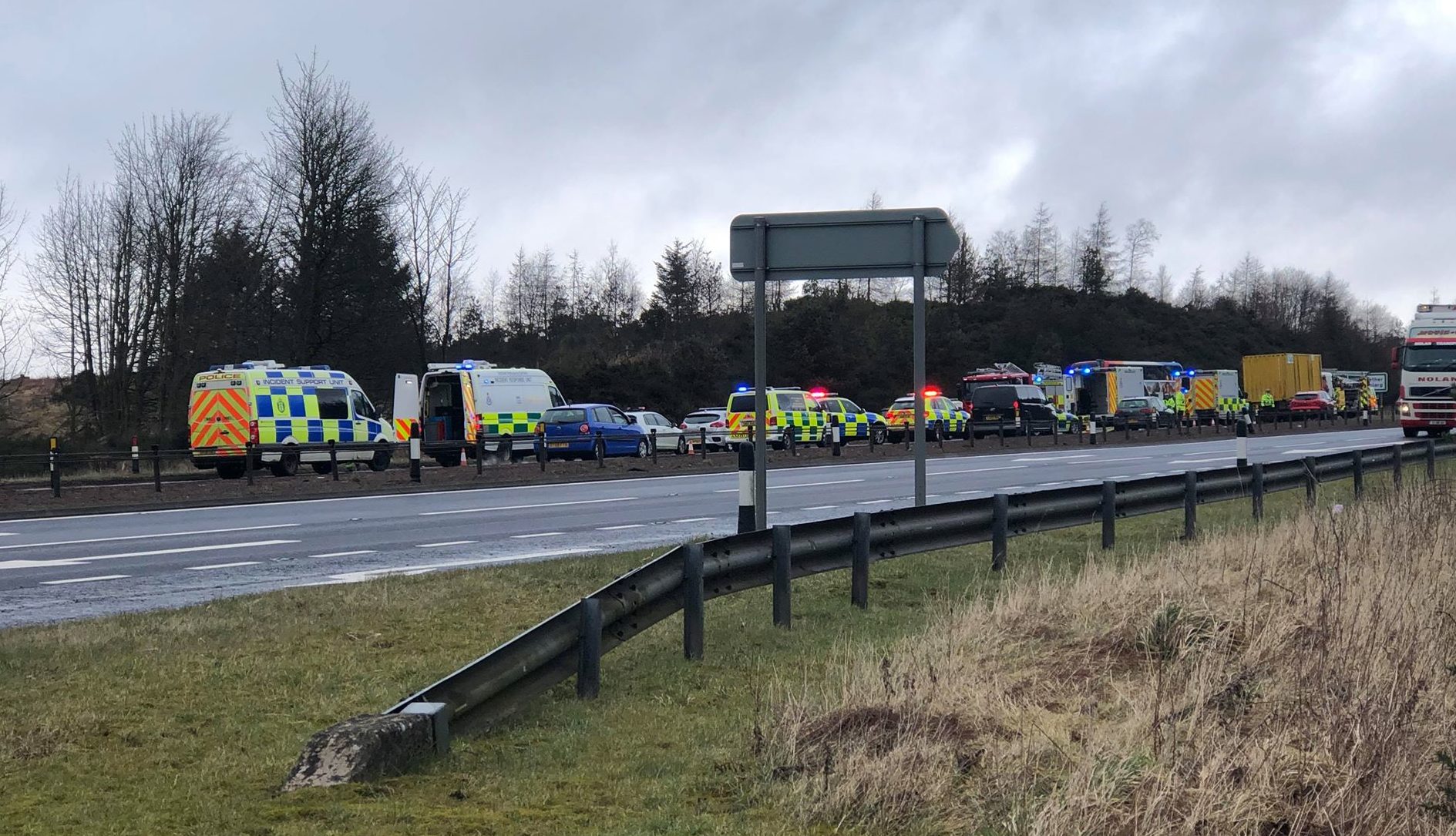 Video Section of A90 between Dundee and Forfar closed due to 'serious