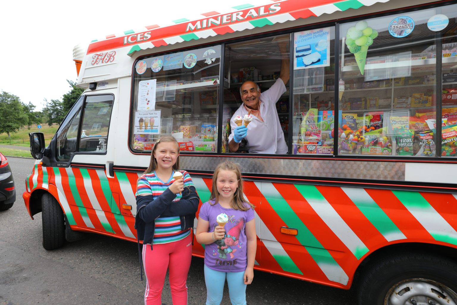 Kindhearted ice cream man giving out free treats to Dundee kids ahead of schools reopening