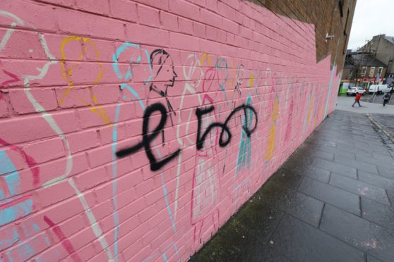 Tele News - Lindsey Hamilton story - Vandalised mural.
CR0023541
Picture shows; the vandalism to Laura Darling's mural in Methven Street, Lochee today. Wednesday 2nd September 2020.
Dougie Nicolson / DCT Media.