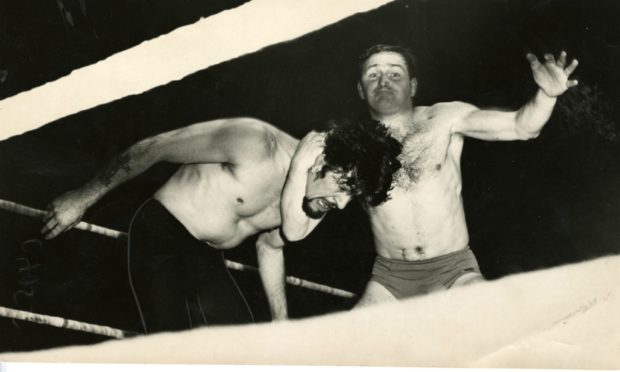 George Kidd wrestles Ivor Penzekoff at Caird Hall, Dundee
C4055 1965-01-05 George Kidd (C)DCT